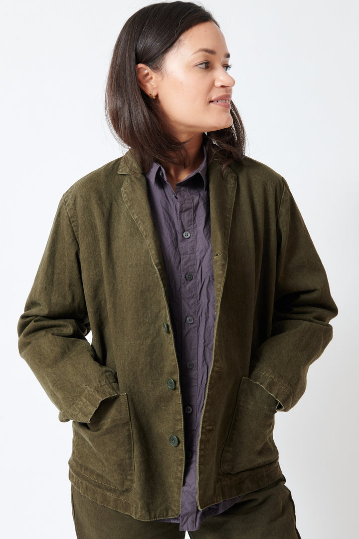 Model wearing Pas de Calais Organic Cotton Linen Natural Twill Tailored Jacket front view