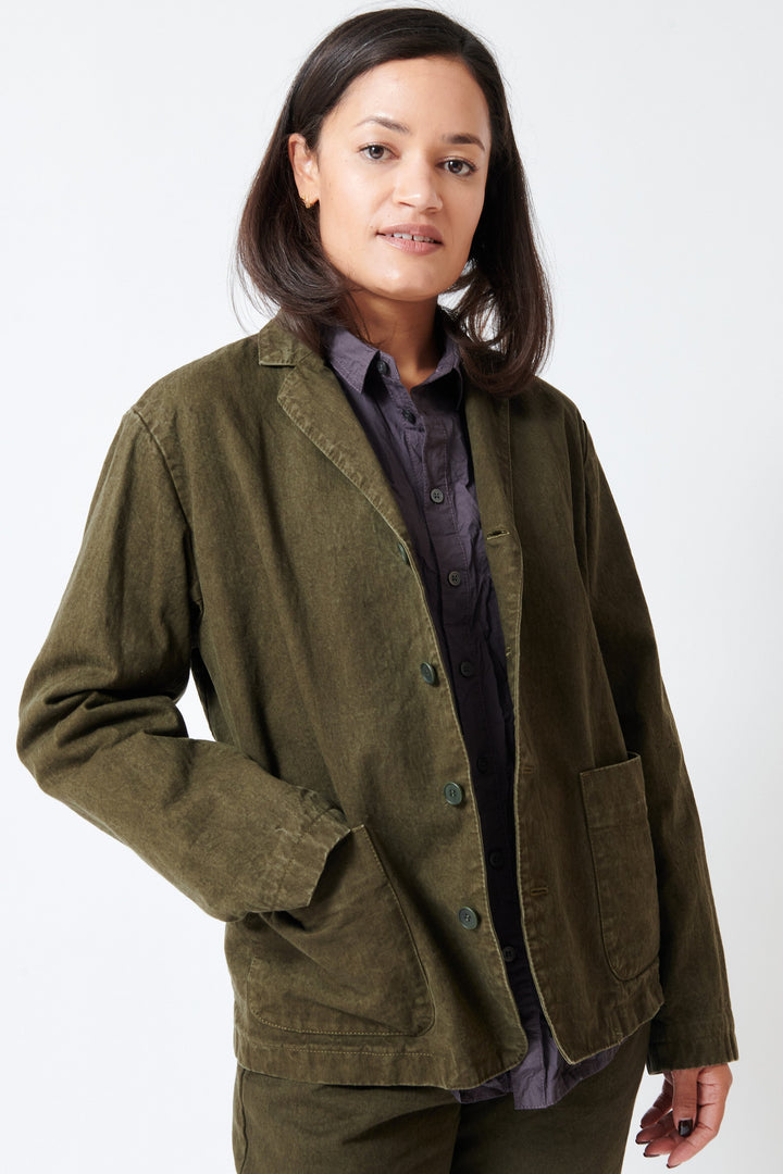 Model wearing Pas de Calais Organic Cotton Linen Natural Twill Tailored Jacket front view