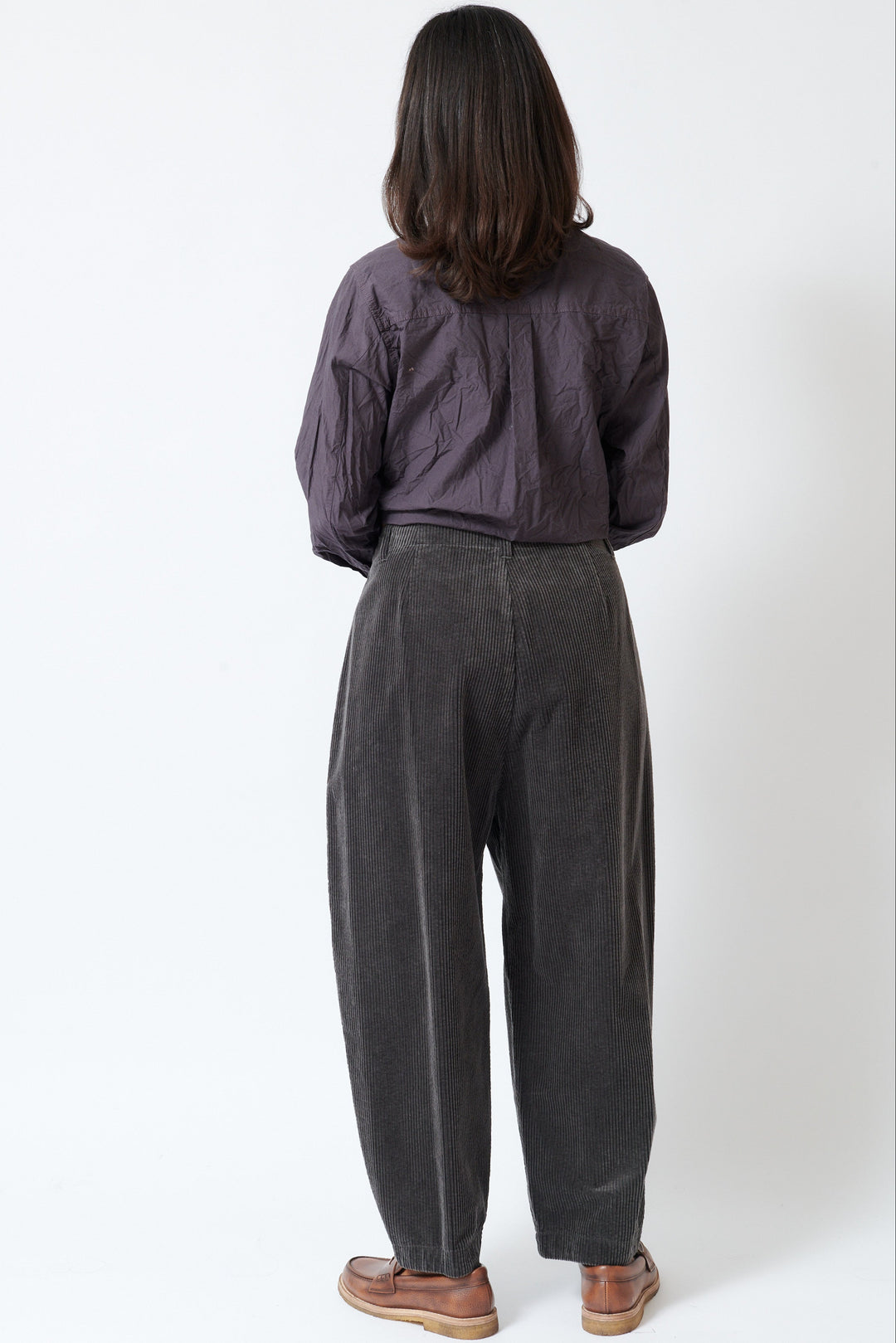 Amanda wearing Pas de Calais Washed Corduroy Cropped Balloon Pants rear view