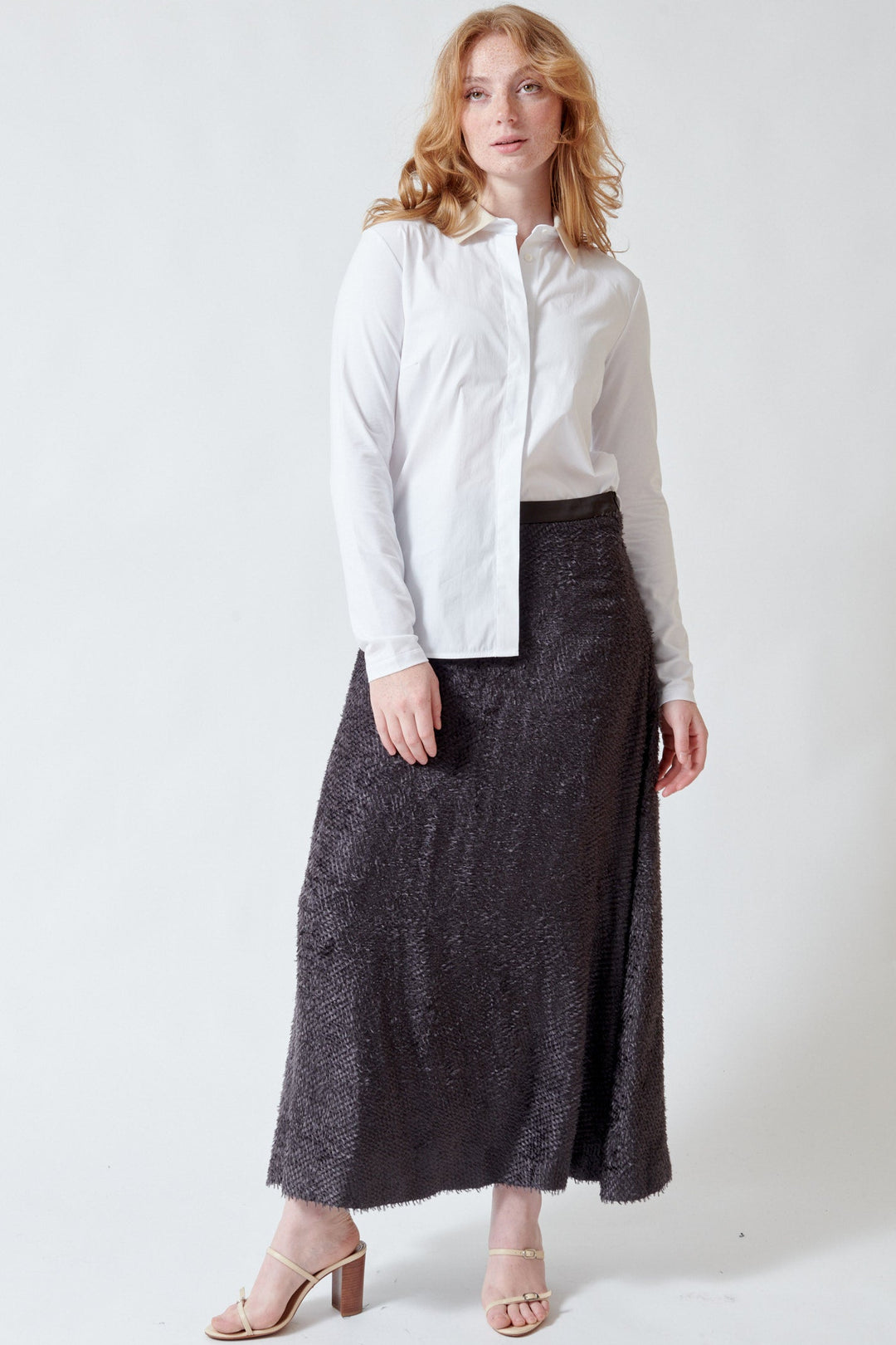 Model wearing Peserico Light Viscose Fil Coupe Skirt front view