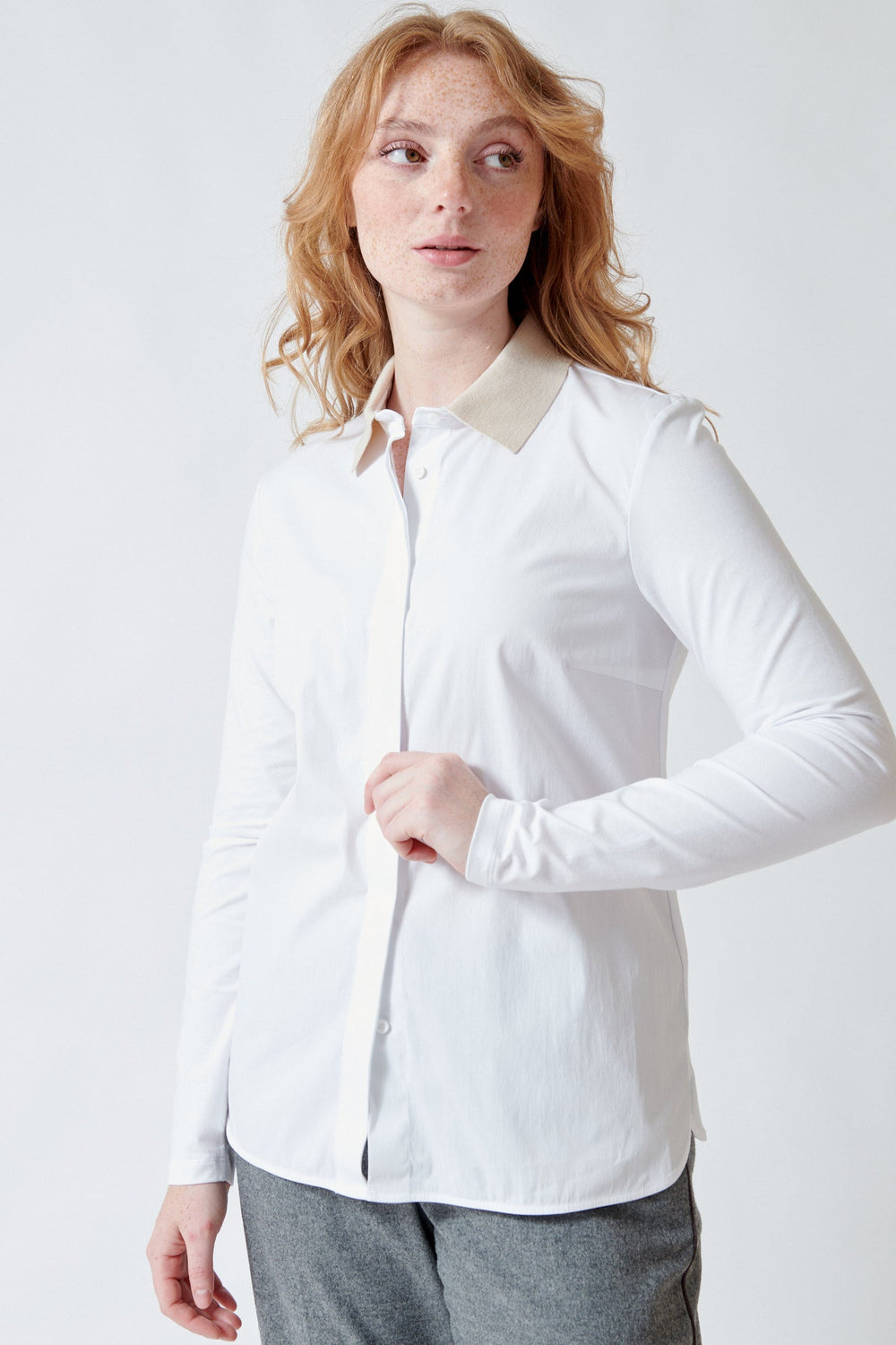 Waverly wearing Peserico Plain Stretch Cotton Poplin Stretch Jersey Shirt front view