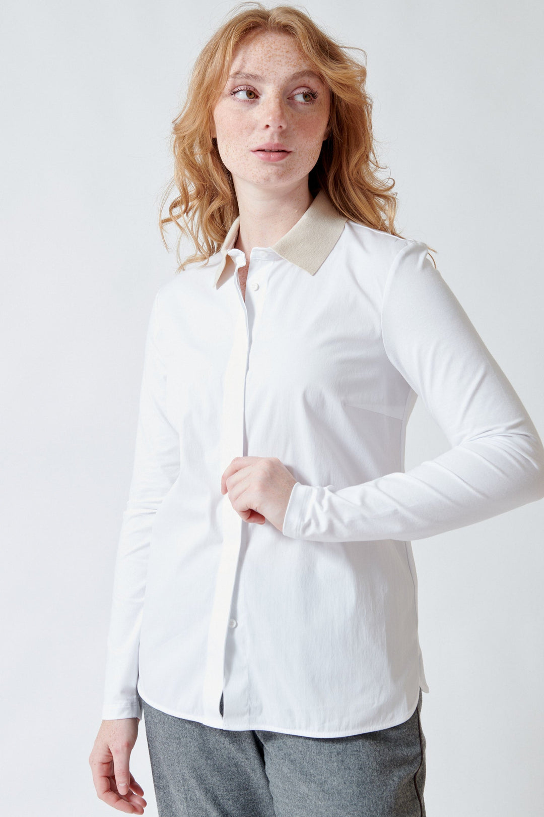 Waverly wearing Peserico Plain Stretch Cotton Poplin Stretch Jersey Shirt front view