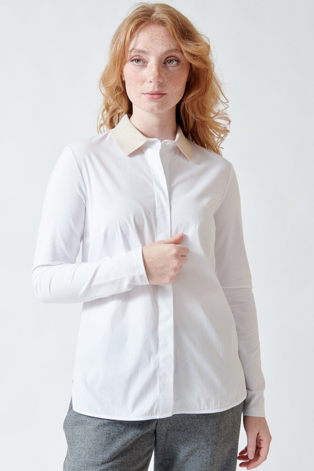 Waverly wearing Peserico Plain Stretch Cotton Poplin Stretch Jersey Shirt front view