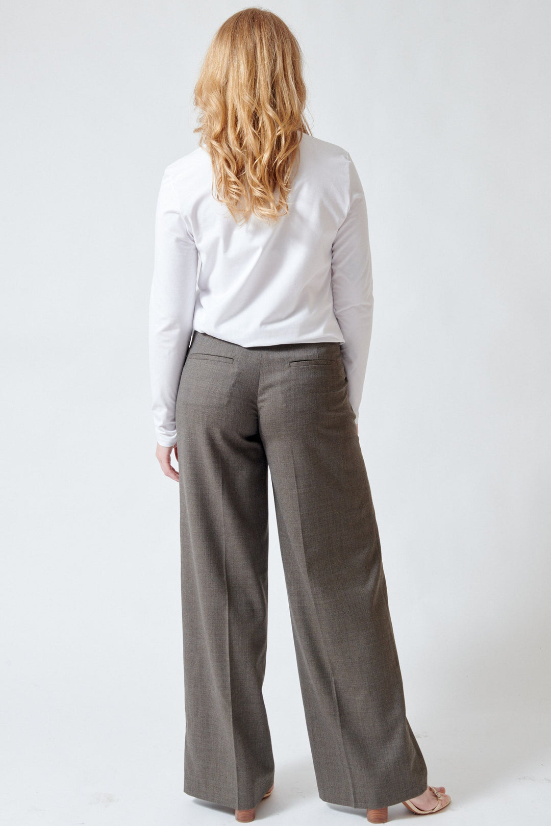 Waverly wearing Peserico Stretch Wool Blend Micro Pattern Flannel Pants rear view