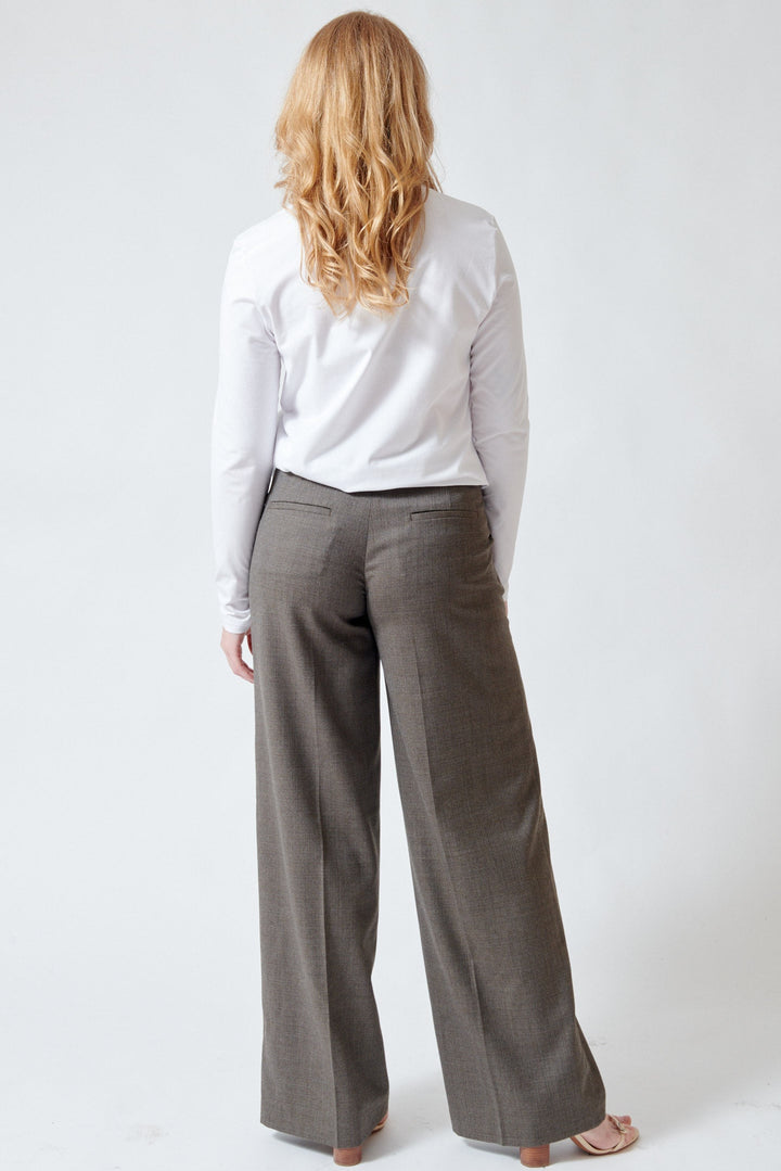 Waverly wearing Peserico Stretch Wool Blend Micro Pattern Flannel Pants rear view