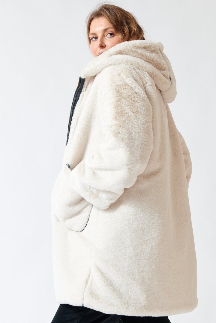 Mari wearing Rosso 35 Reversible Plush Interior Dual Zip Donna Coat side view