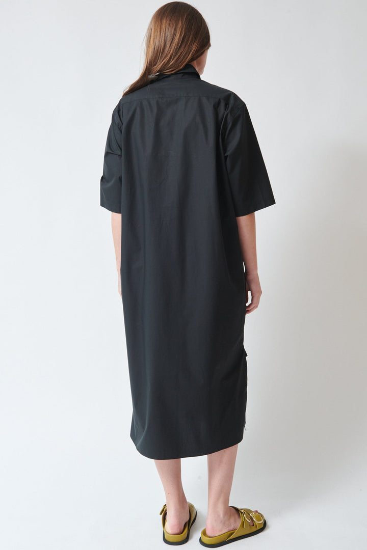 Julia wearing Sofie D'Hoore Dose Short Sleeve Shirt Dress With Pockets Black rear view