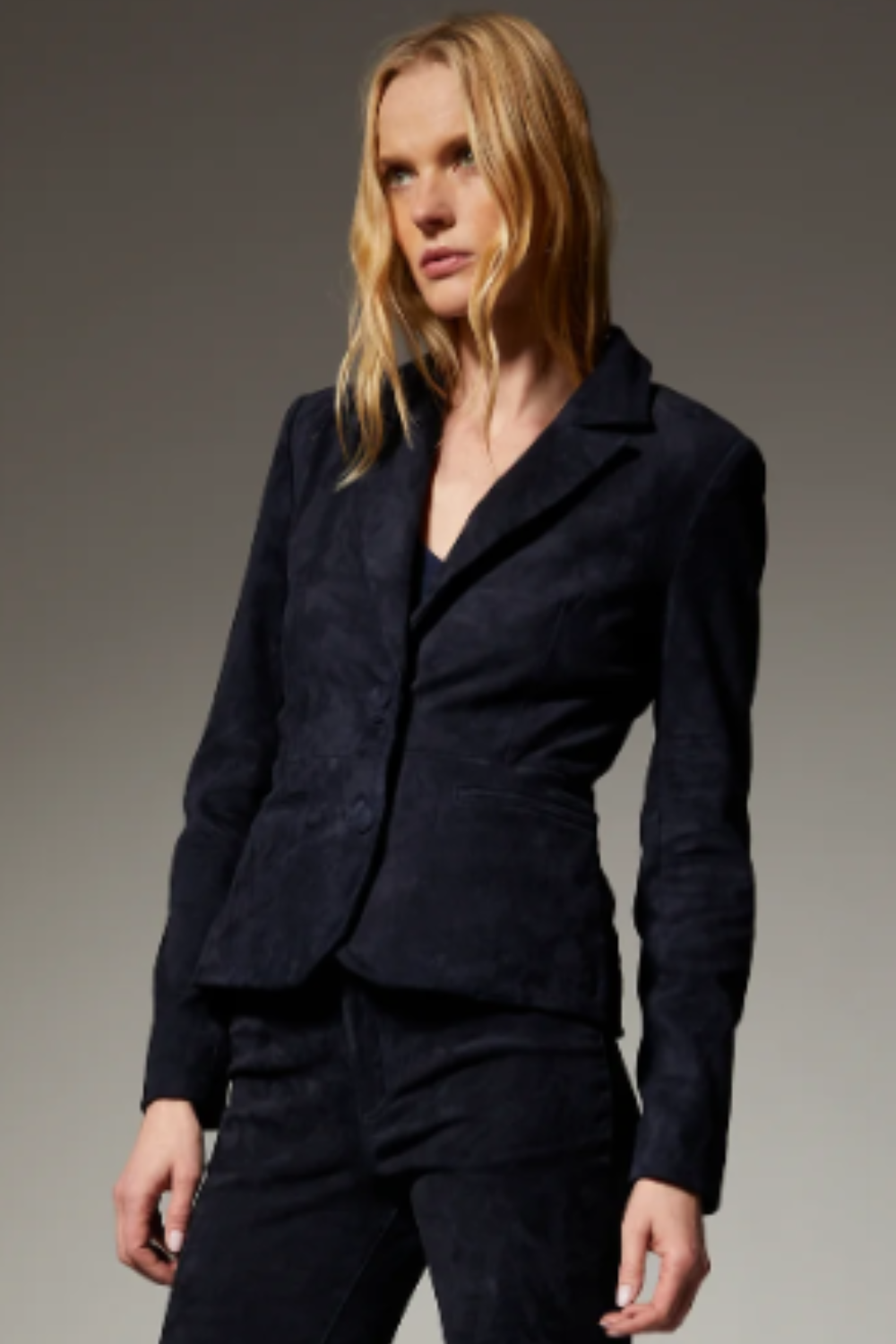 Model wearing SPRWMN Claire Blazer front view