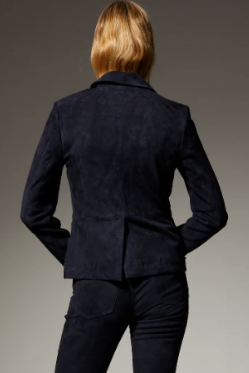 Model wearing SPRWMN Claire Blazer rear view