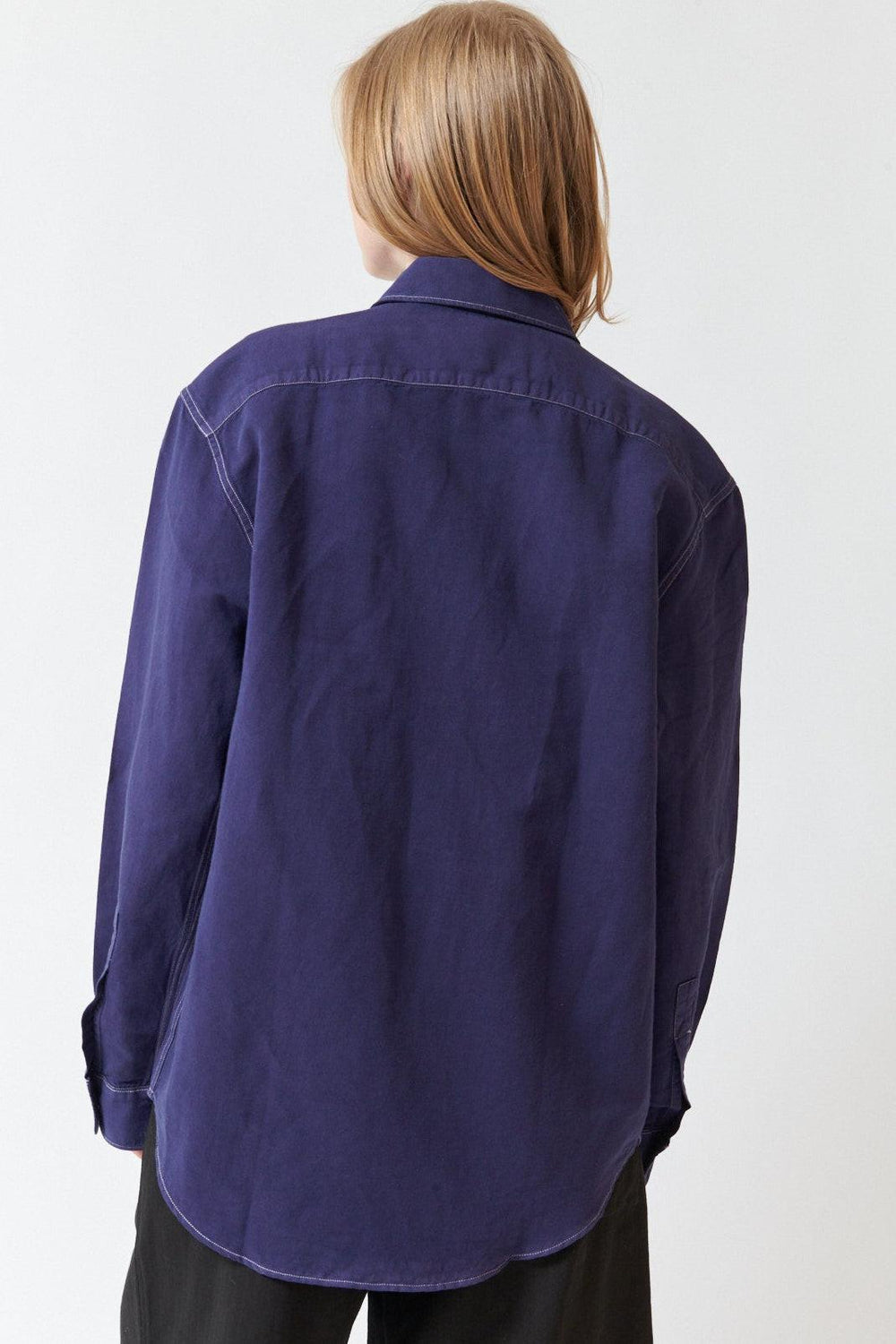 Madi wearing Studio Nicolson Louro Garment Dye Linen Utility Pocket Shirt rear view