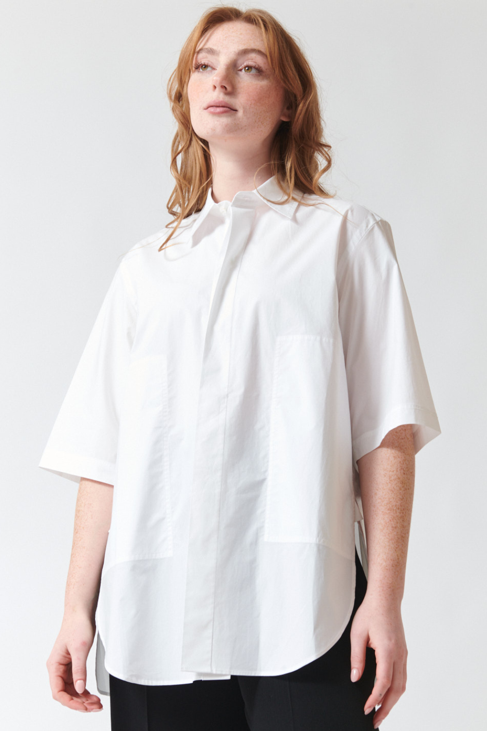 Waverly wearing Sofie D'Hoore Bodhi Hidden Closure Short Sleeve Shirt front view