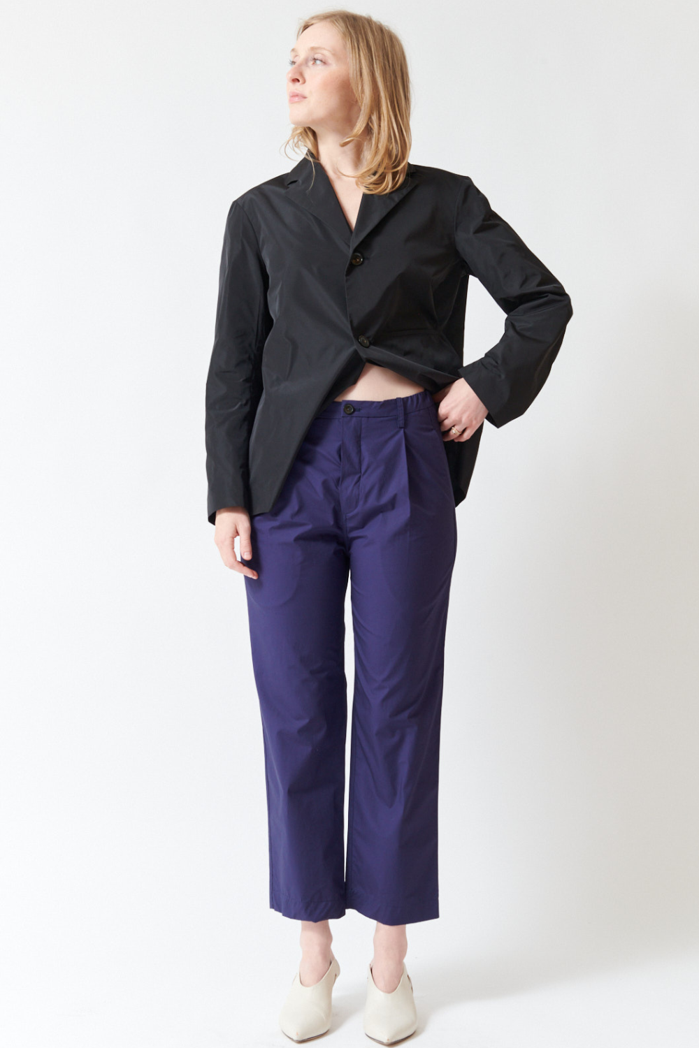 Madi wearing Sofie D'Hoore Pico Relaxed Pants front view