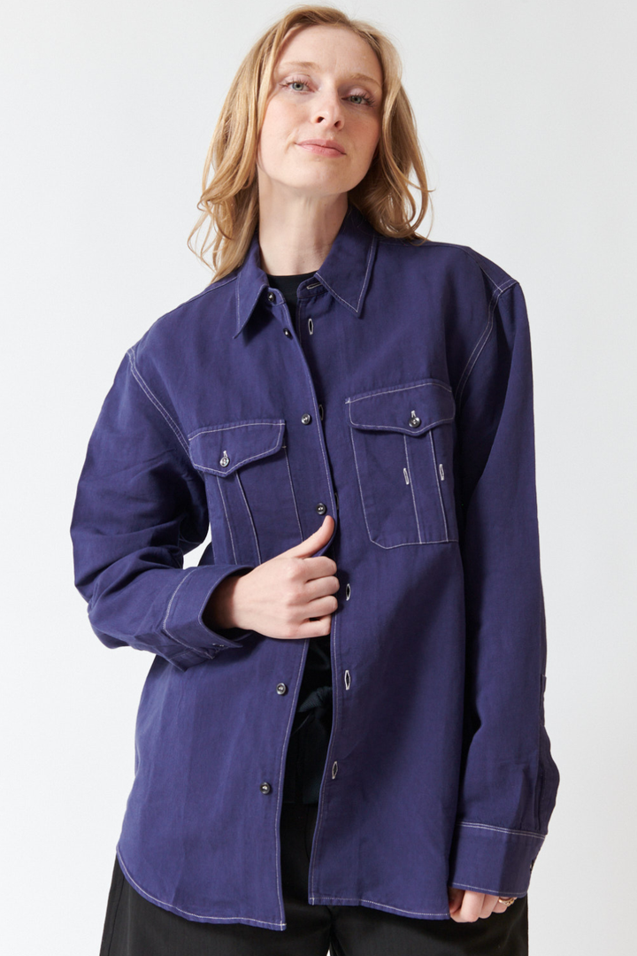 Madi wearing Studio Nicolson Louro Garment Dye Linen Utility Pocket Shirt front view