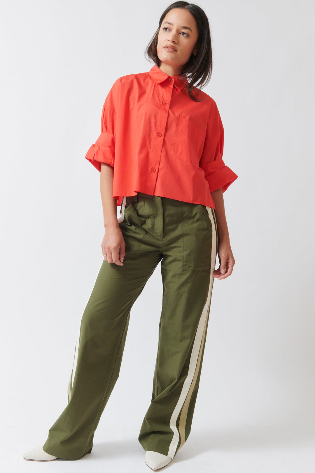 Amanda wearing TWP Isabelle Pant Military front view