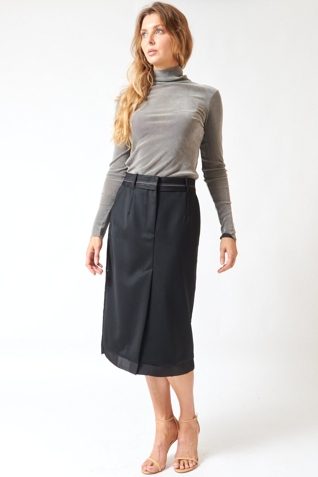 Mari wearing Tela Brianna Skirt black front view