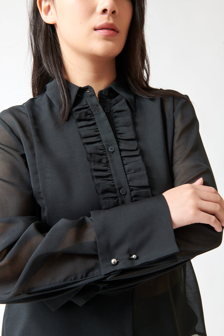 Lilly wearing Tela Opal Shirt front detail view