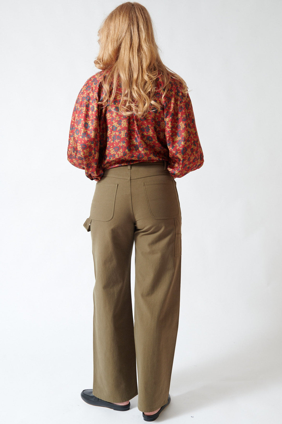 Waverly wearing The Great The Mill Pant Olive rear view