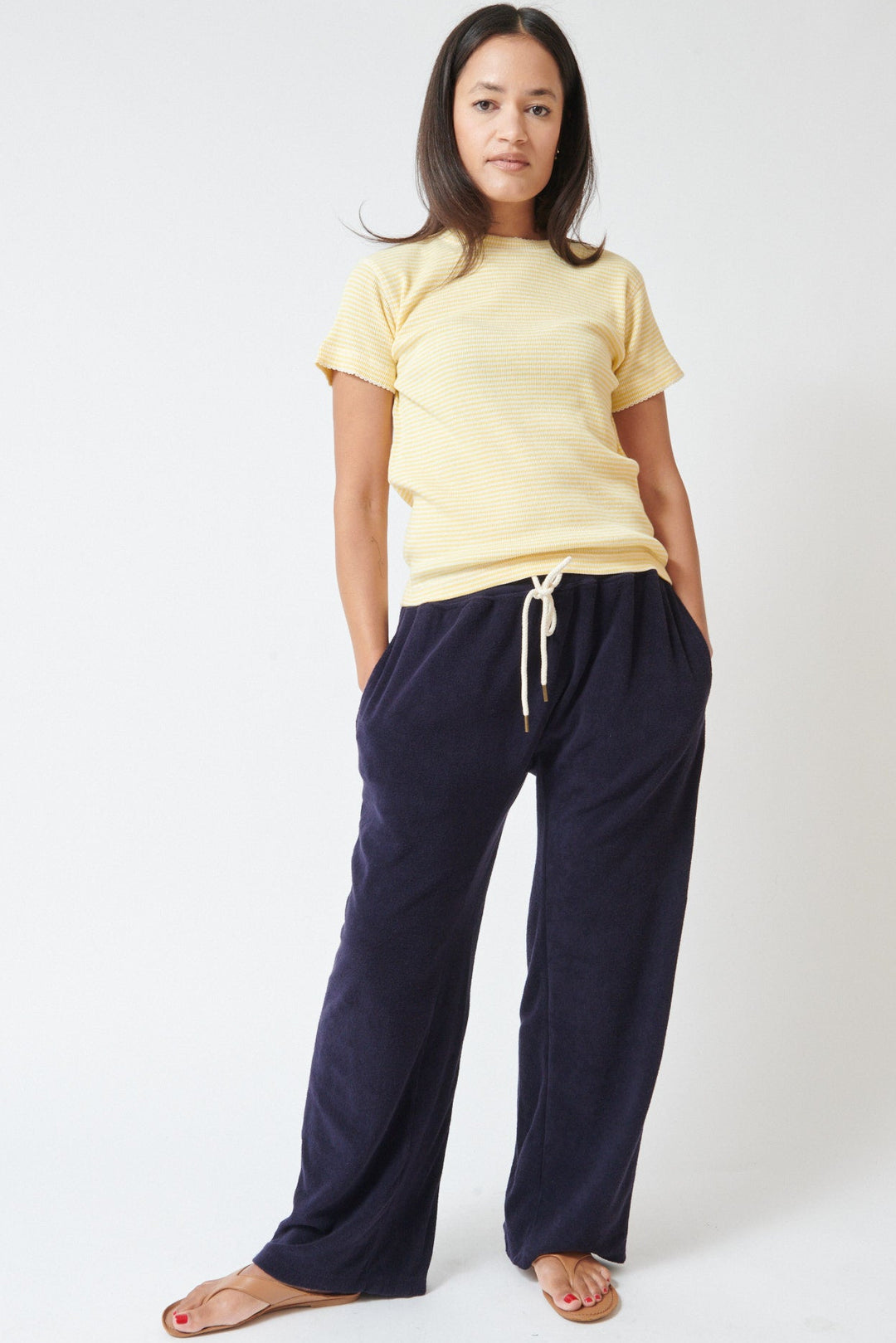 Amanda wearing The Great The Micro Terry Horseshoe Sweatpant front view
