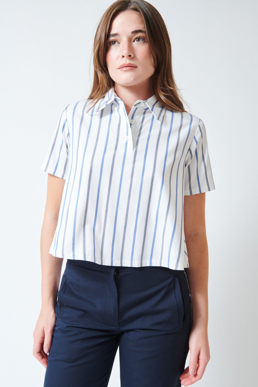 Julia wearing WE-AR4 The Crew Shirt Navy Multi front view