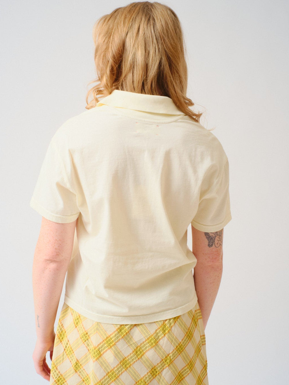Waverly wearing Xirena Spencer Tee rear view