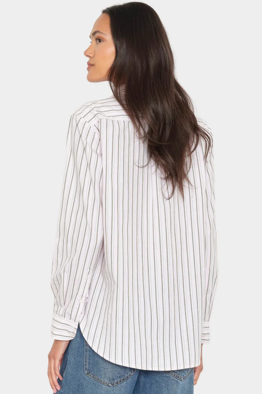 Model wearing Xirena Beau Shirt Matcha Pink rear view