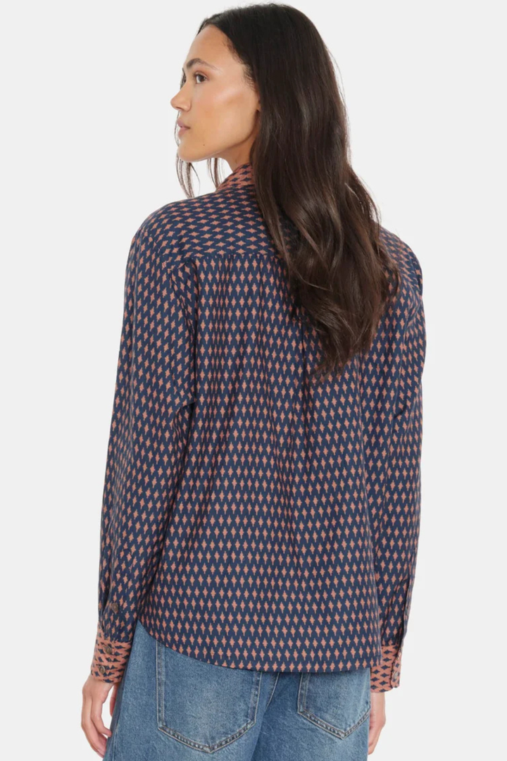 Model wearing Xirena Beau Shirt Navy Diamond rear view