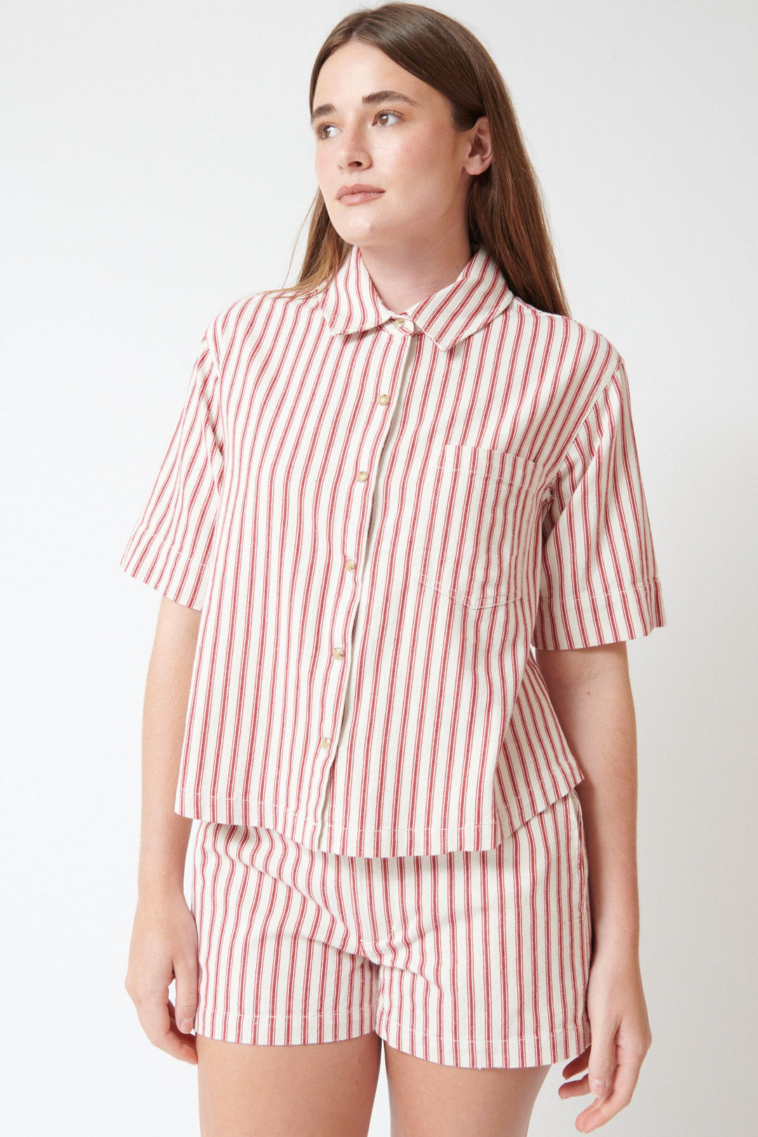 Julia wearing Xirena Roman Shirt front view