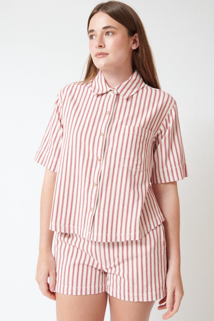Julia wearing Xirena Roman Shirt front view