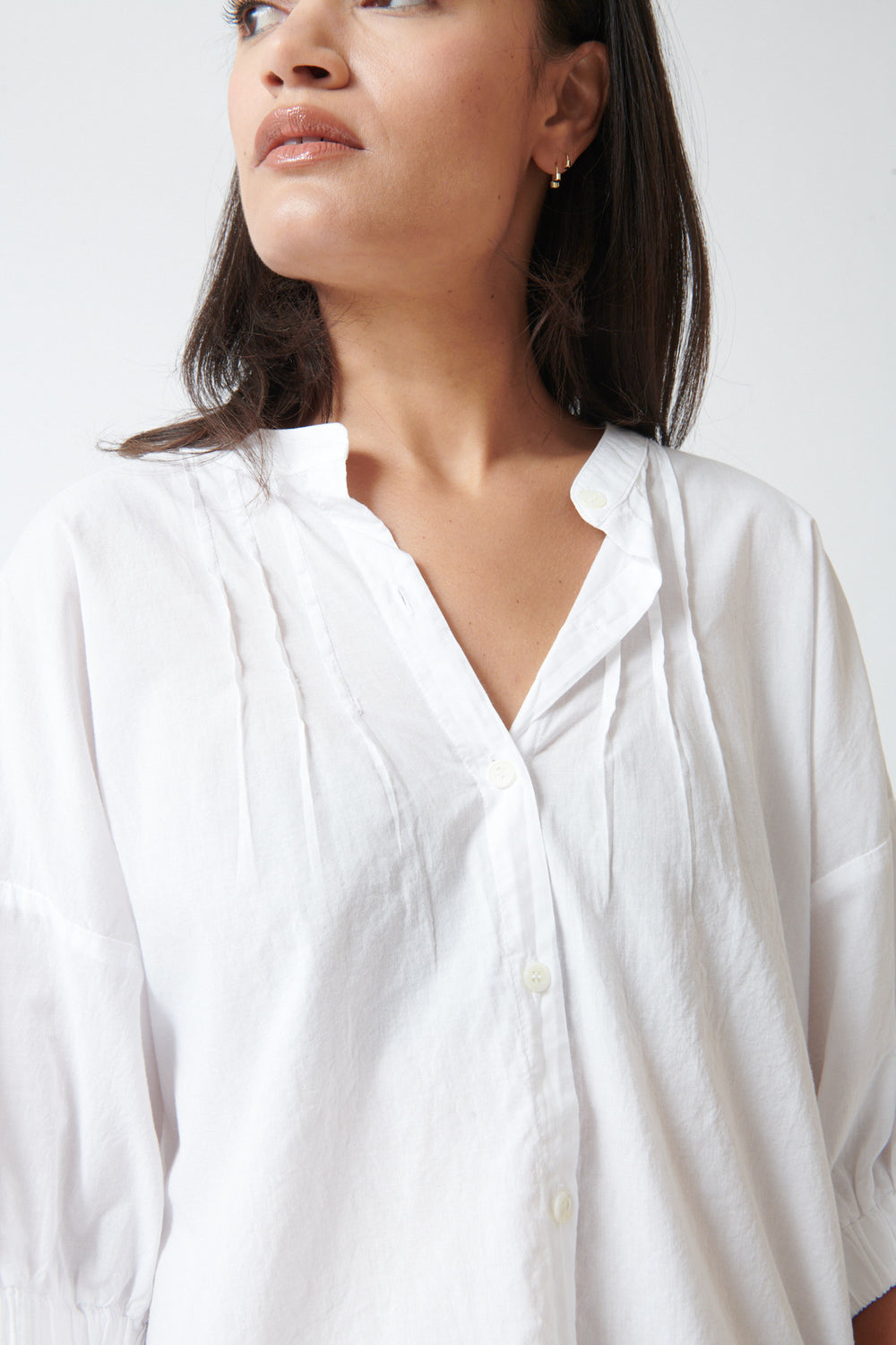 Amanda wearing Xirena Dutch Shirt front/detail view