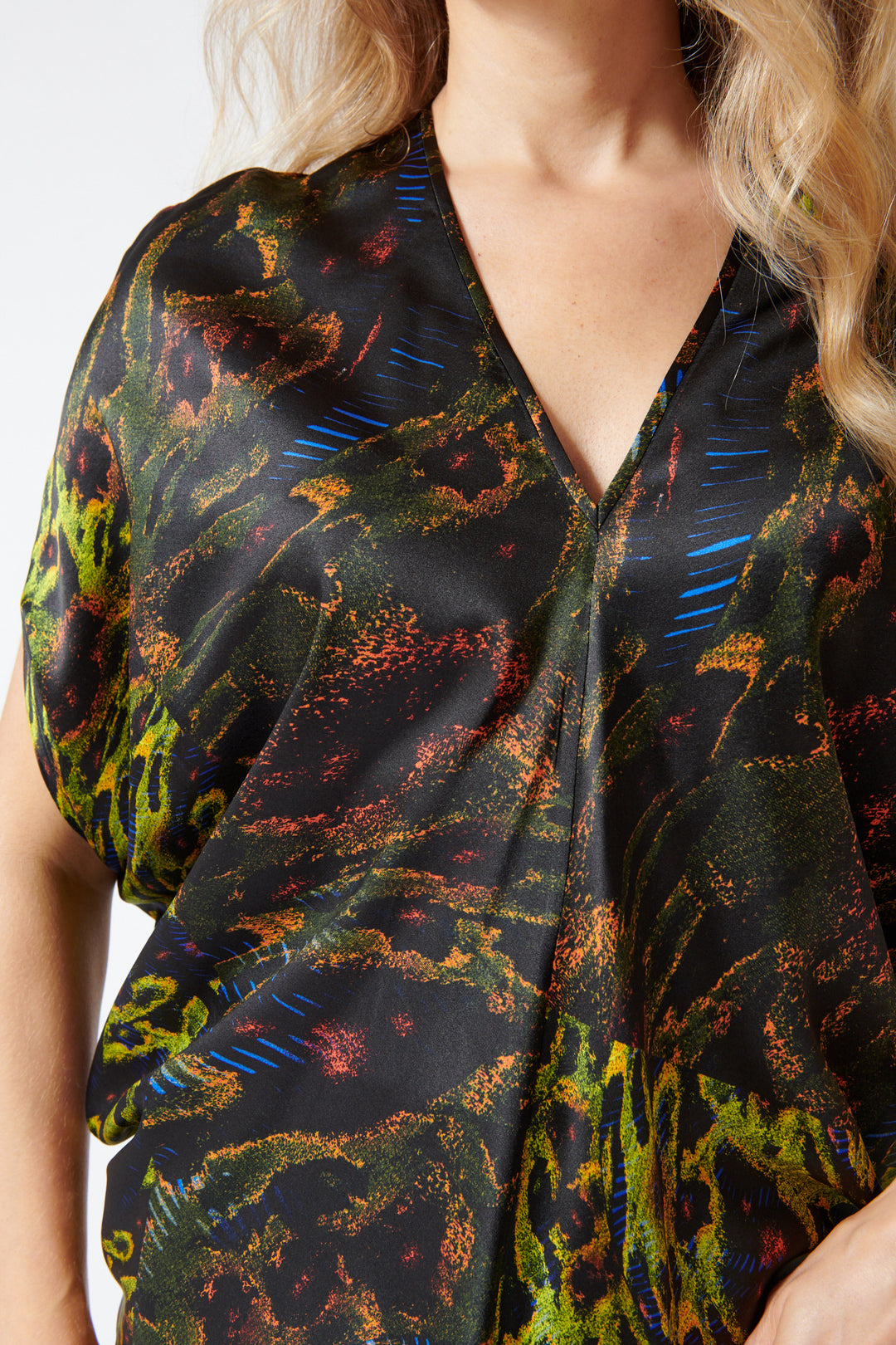 Mari wearing Zero + Maria Cornejo Kio Silk Chaos Print Top Black Multi front detail view