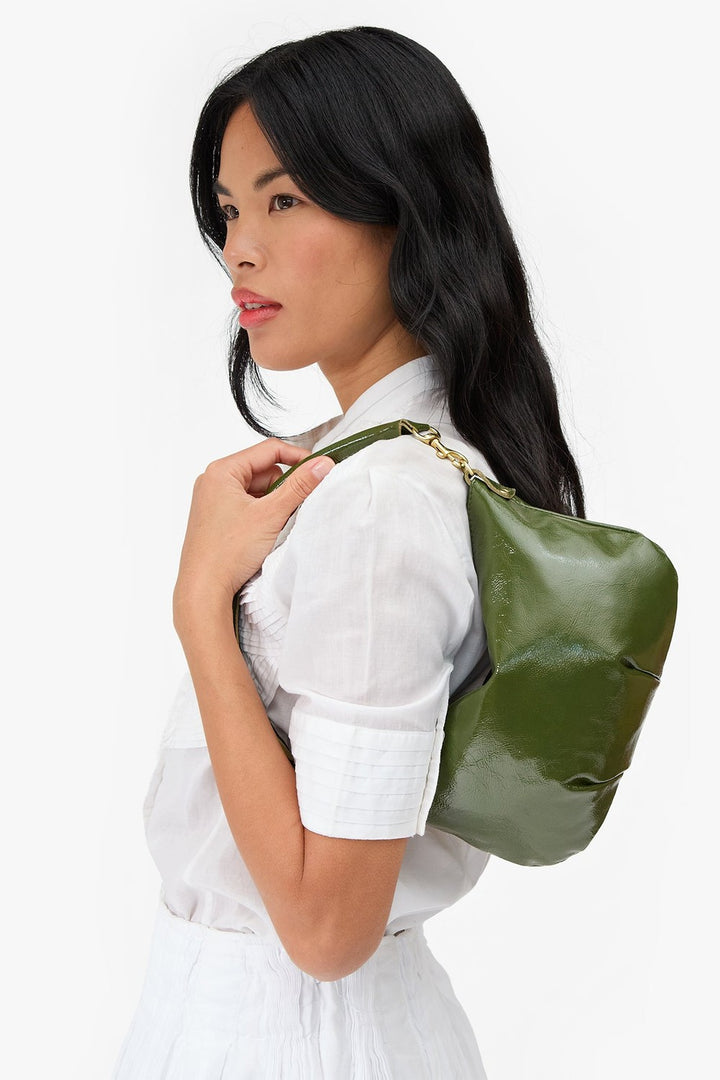 Clare V. Petit Moyen Patent Messenger