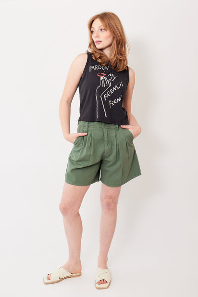 Waverly wearing Mother Denim The Pleated Chute Prep Short front view