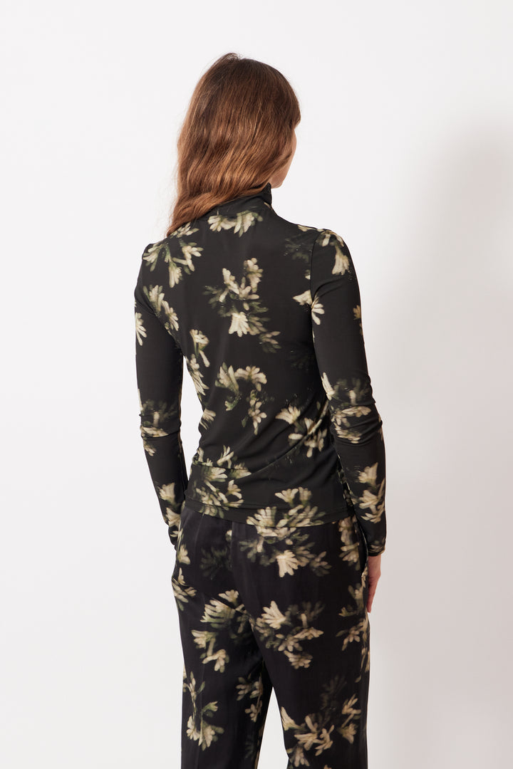 Mari wearing Christian Wijnants Tugal Top rear view