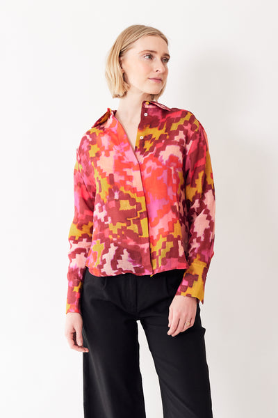 Madi wearing SFIZIO Abstract Ramie Blouse front view