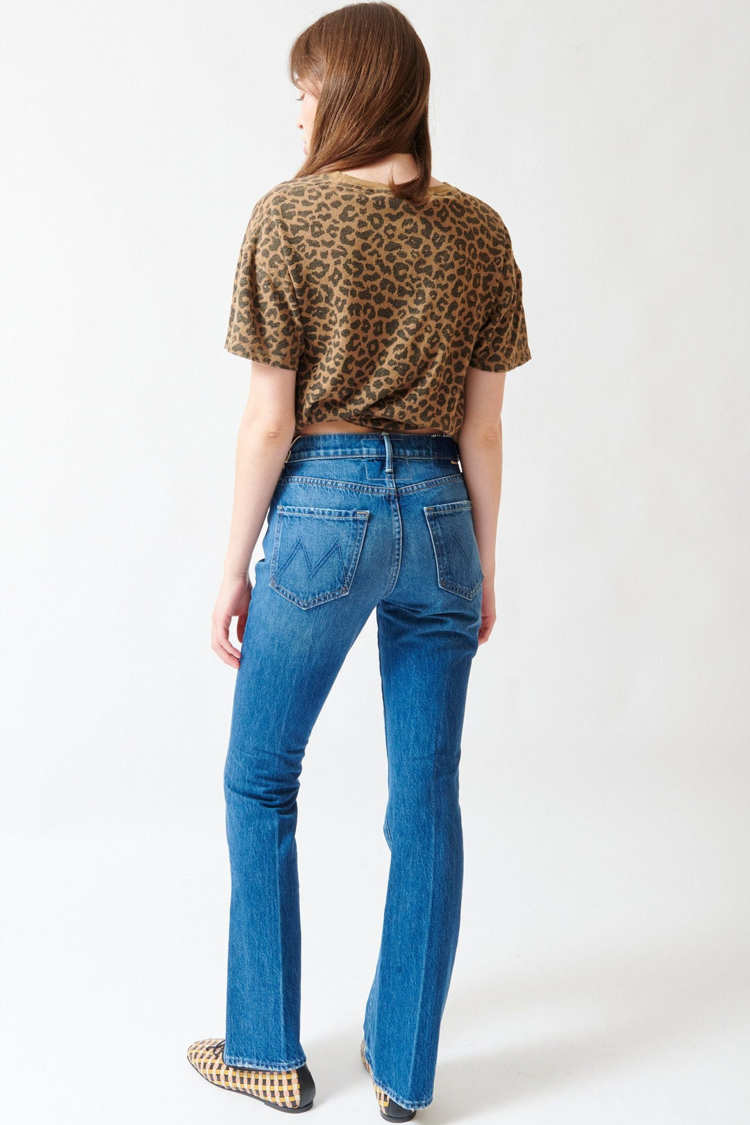 Angela wearing Mother Denim The Outsider Sneak rear view