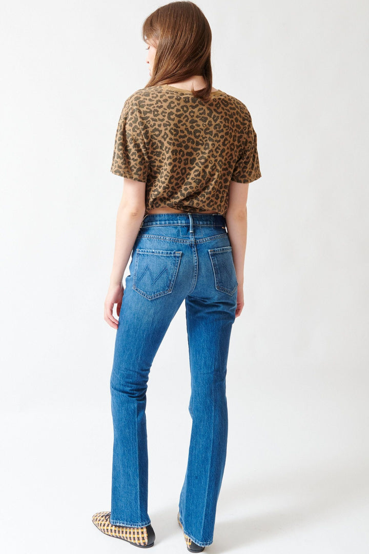 Angela wearing Mother Denim The Outsider Sneak rear view