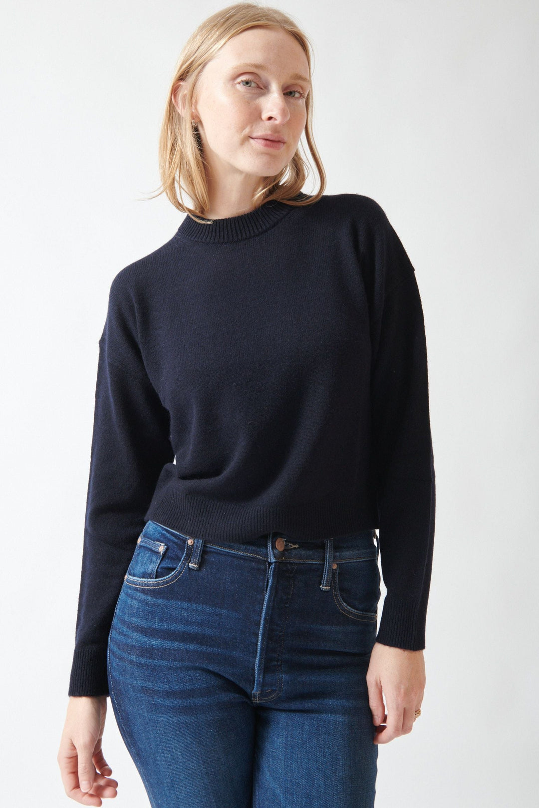 Madi wearing Allude Full Sleeve Inga Sweater Deep Night front view
