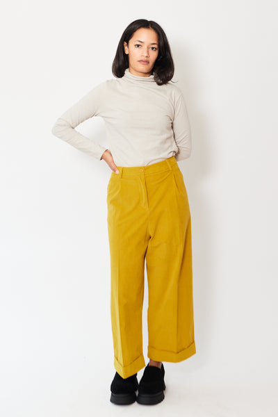 Front of Momoni Grecian Wind Pant on a model