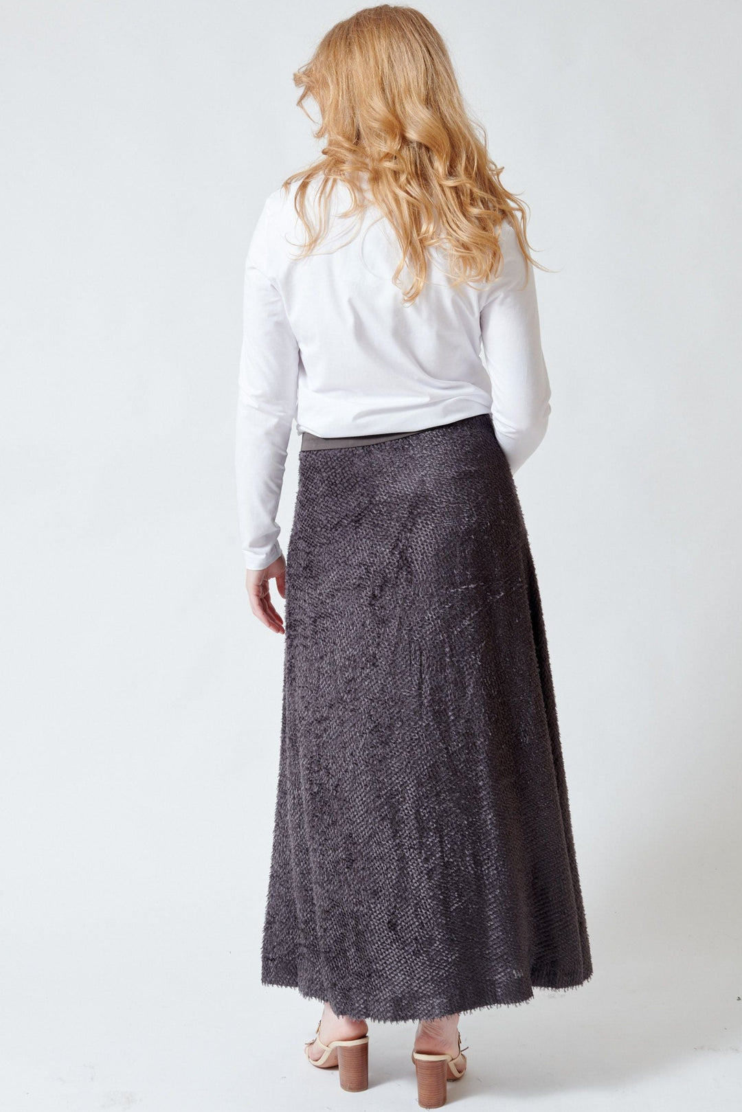 Model wearing Peserico Light Viscose Fil Coupe Skirt rear view