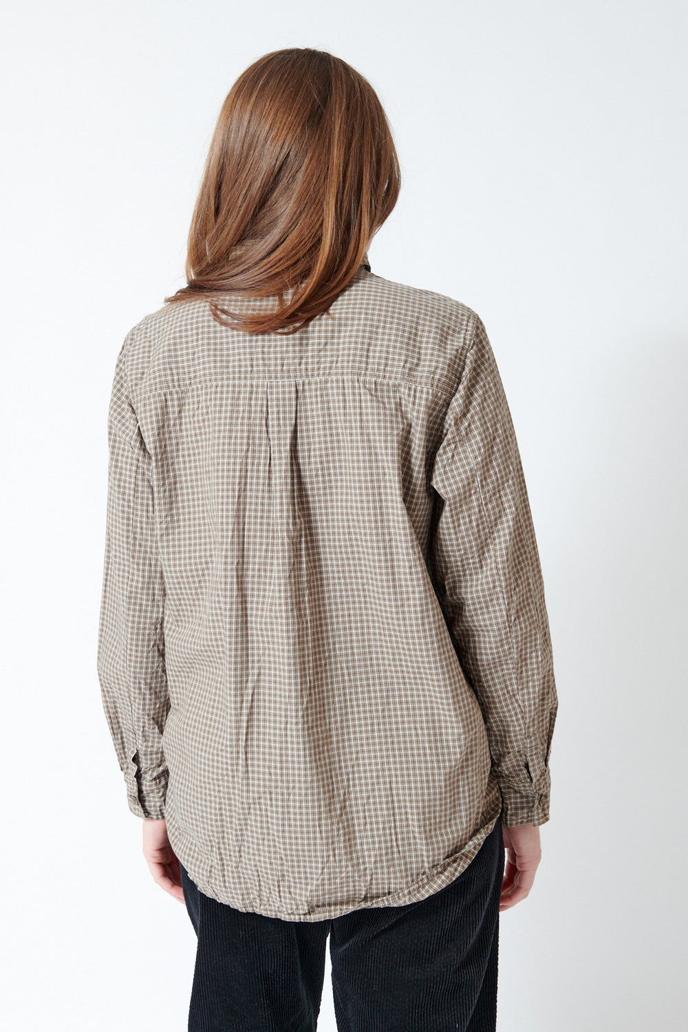 Julia wearing Pas de Calais Washed Organic Cotton Mini Checkered Shirt in Brown, rear view.
