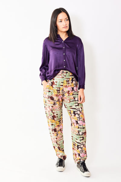 Amanda wearing Raquel Allegra Zaila Pant Ember Floral 