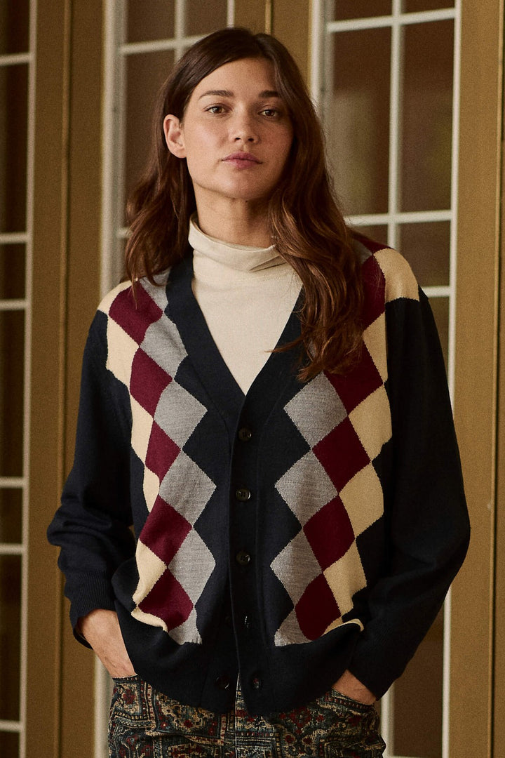 The Great The Argyle Menswear Cardigan in Navy — knit detail