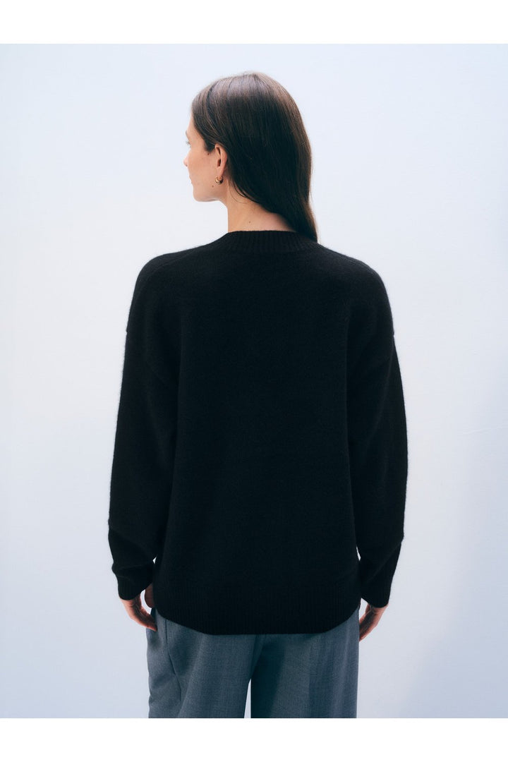 White + Warren Cashmere Luxe Pocket Cardigan in Black, back view