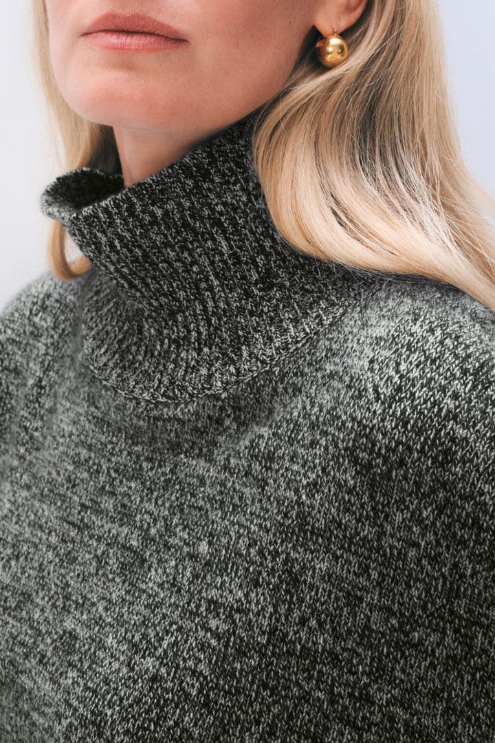 White + Warren Cashmere Oversized Standneck
