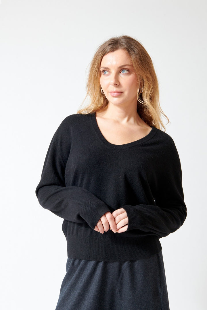 White + Warren Cashmere Scoop Sweater