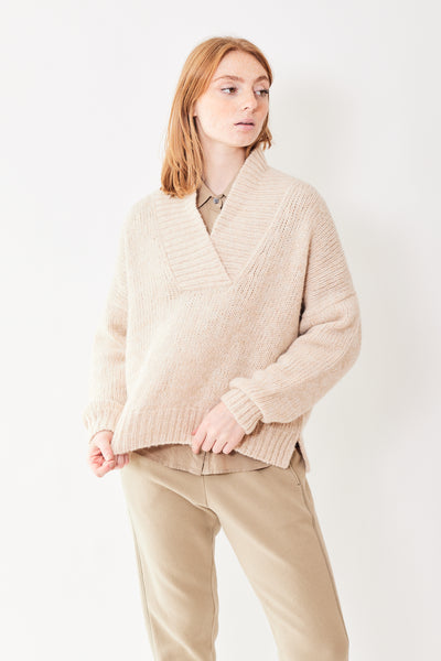 Front of Xirena Keyes Sweater in Dune Marble on model.